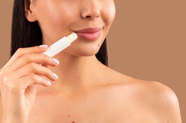 10 conseils essentiels pour des lèvres douces en hiver